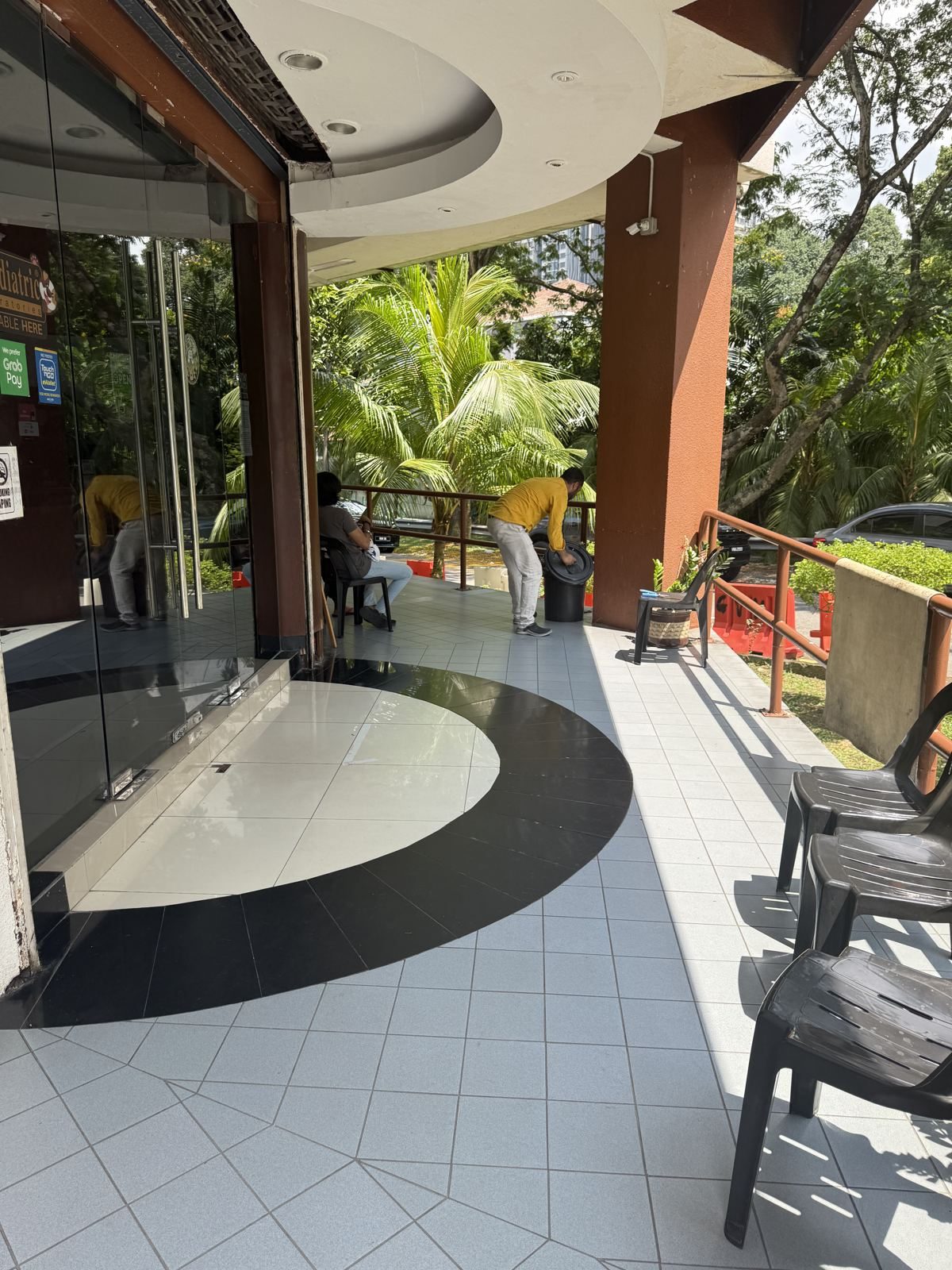 Covered entrance walkway at Gasing Veterinary Hospital